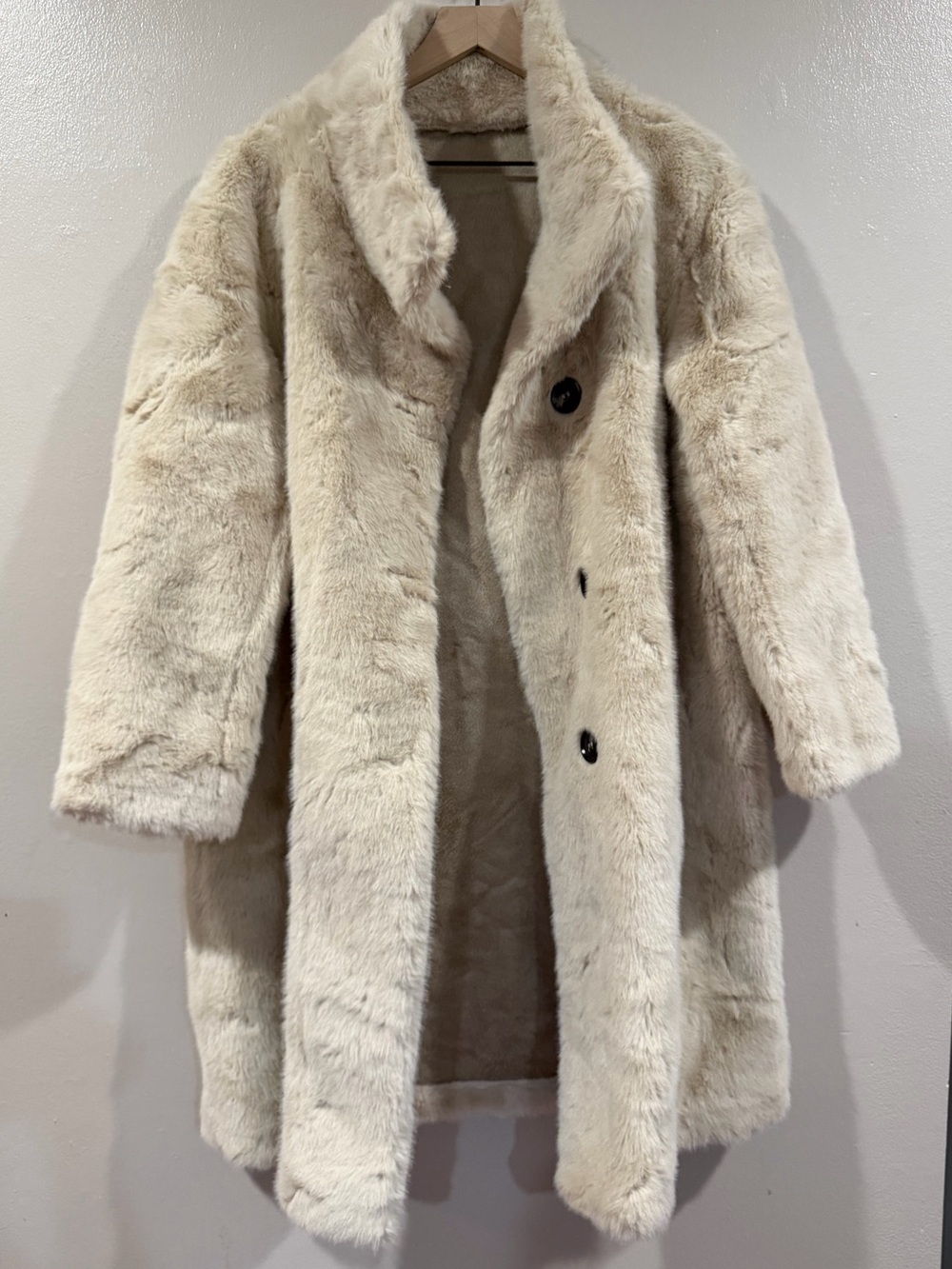 NWOT Women's Faux Fur Coat - Cream Oversized Plush Jacket Medium/Large